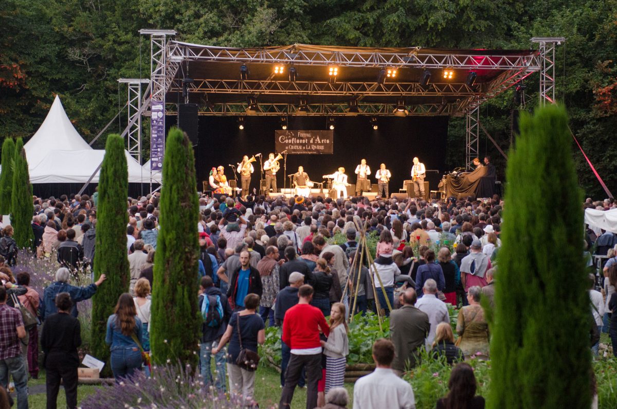 Confluent-d'arts - main daytime stage